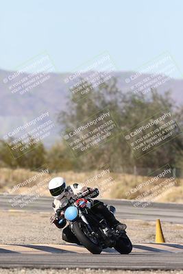 media/Dec-01-2025-Moto Forza (Mon) [[2daa91e15f]]/3-Beginner Group/Session 3 (Turn 3)/